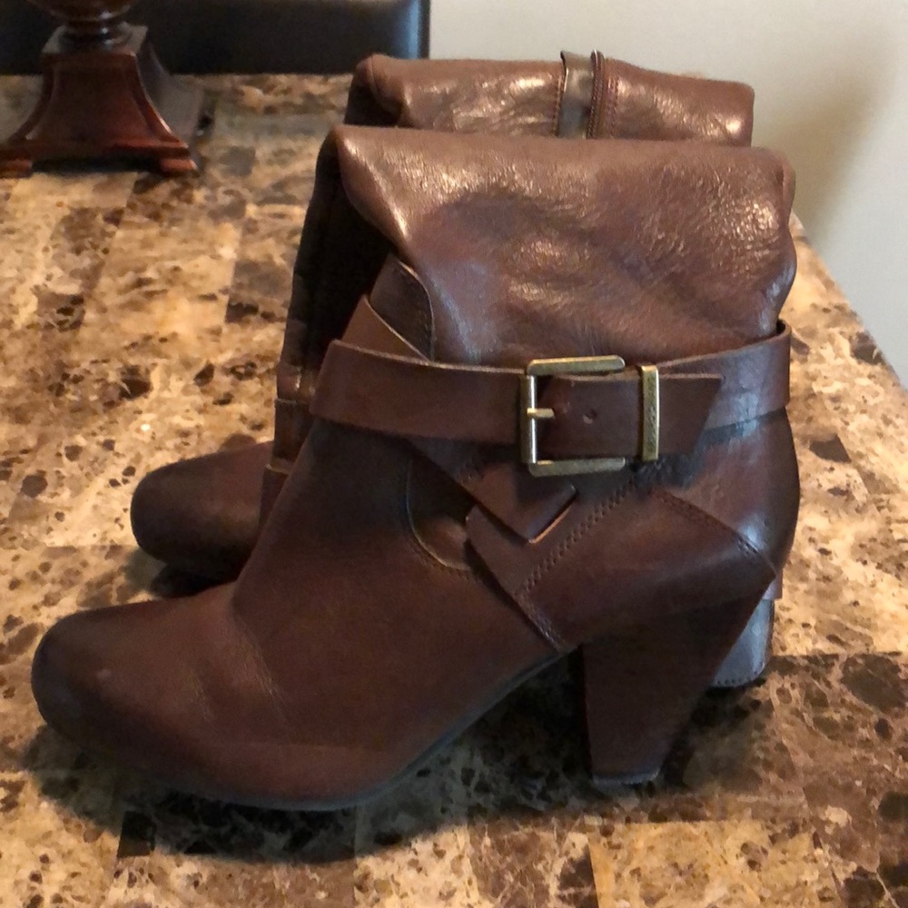 Boots - Picture 2 of 3